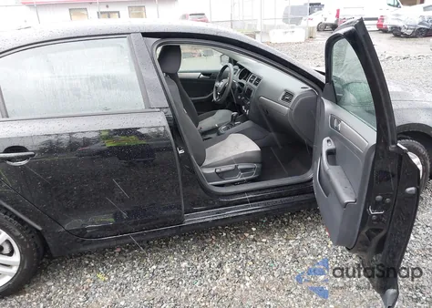 2018 Volkswagen Jetta 1.4T S z USA, uszkodzony, nr VIN 3VW2B7AJ1JM248773